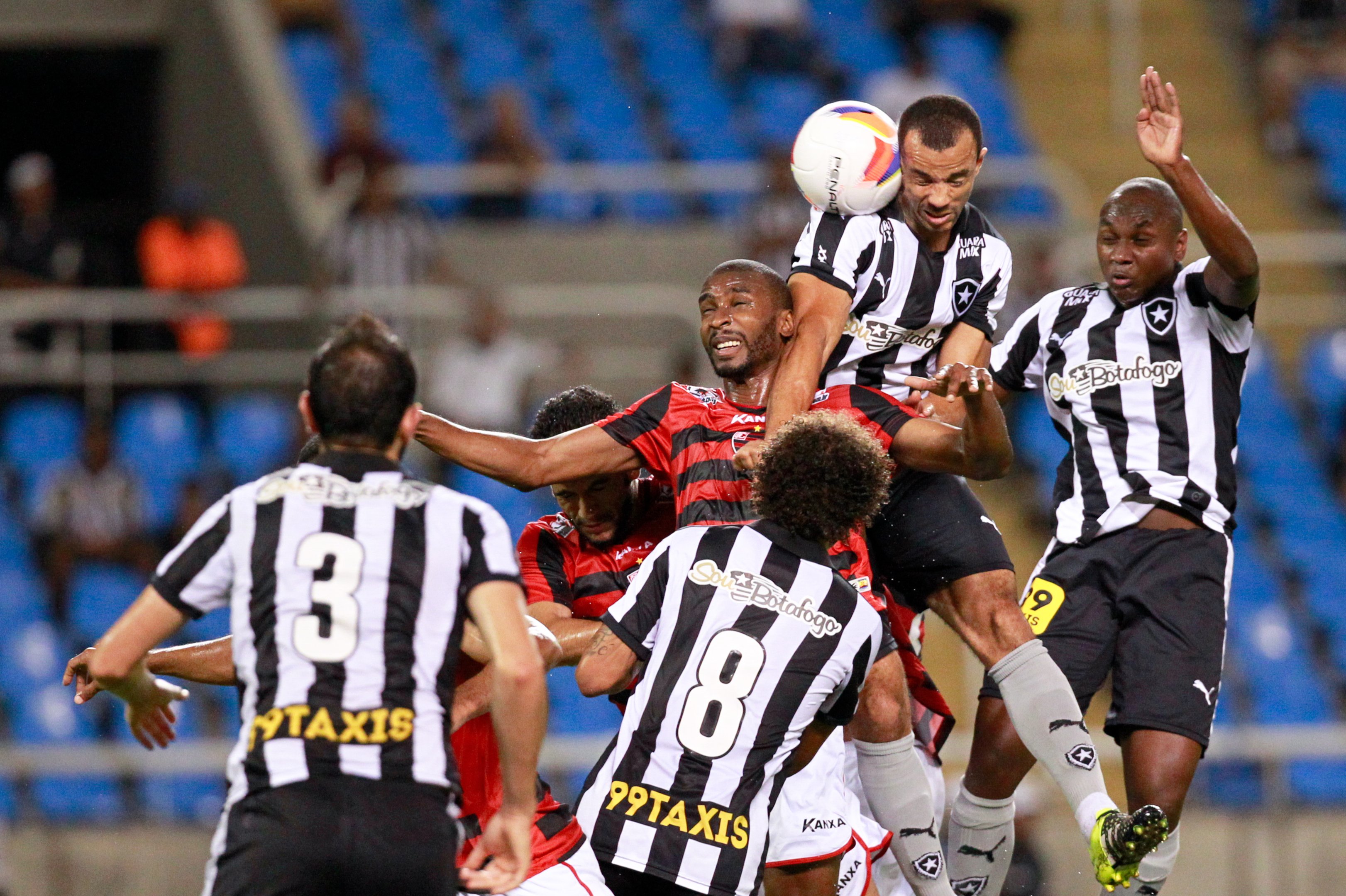 Santos arrranca empate com Botafogo, que chega a 8 jogos sem