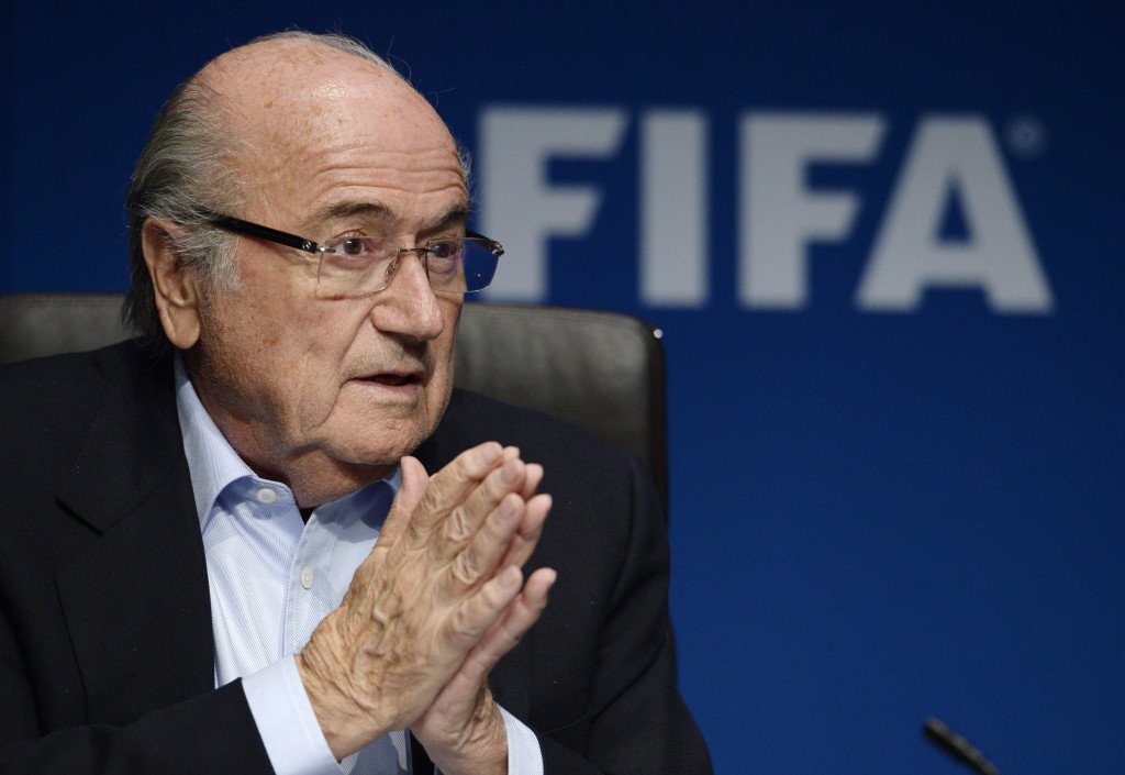 Fifa vai à Justiça para reaver valor pago por Blatter a Platini