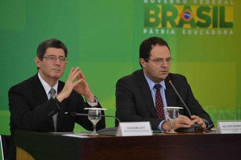 Os ministros da Fazenda, Joaquim Levy; e  do Planejamento, Nelson Barbosa; anunciam cortes no Orçamento durante coletiva. Foto: *Valter Campanato/Agência Brasil**
