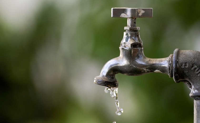 Abastecimento de água é suspenso no Jardim Botânico e afeta 30 mil moradores
