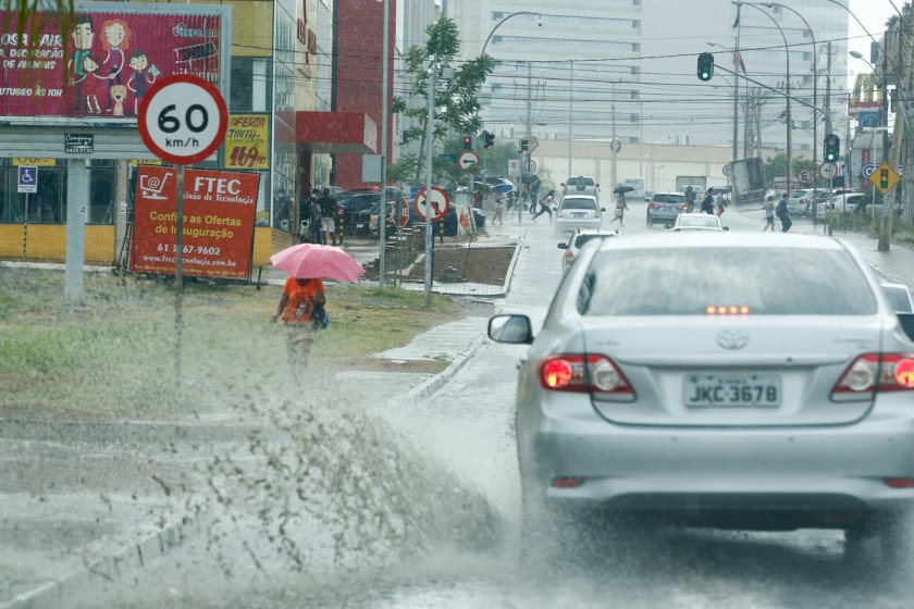 Tarde de chuva em Brasília após período de seca – Brasília, DF – 22/10/2015