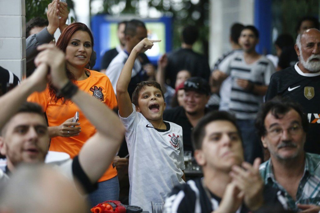 Em Bares De Brasília, Atleticanos E Corintianos Sofrem Até O Apito ...