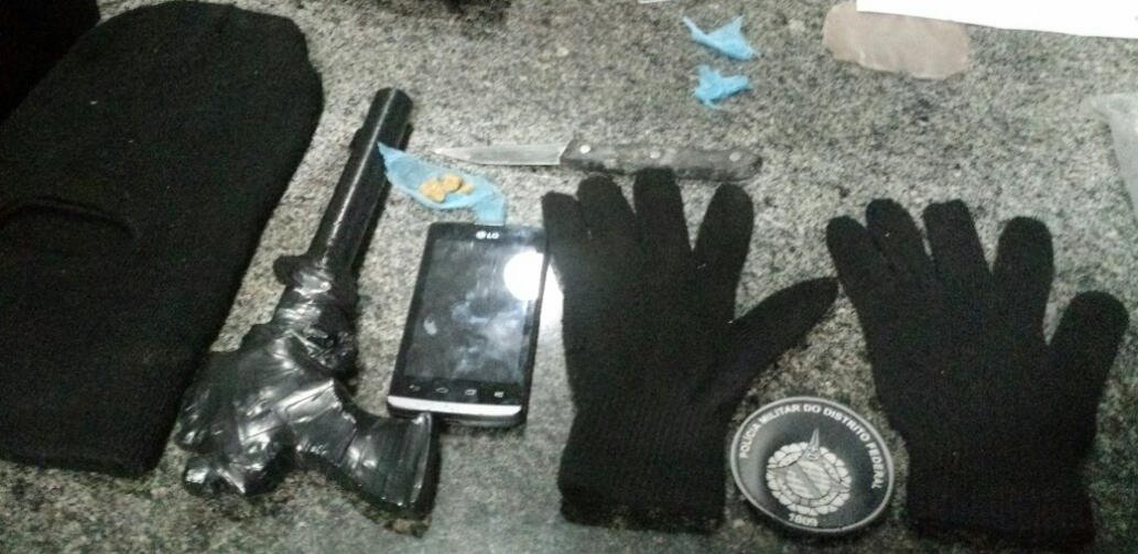 Policiais apreendem celulares e drogas no CPP
