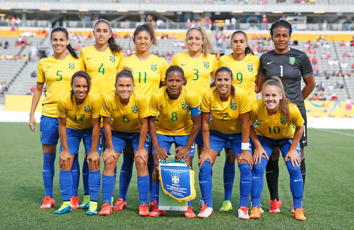 Brasil bate o Canadá de virada e fatura torneio de futebol feminino pela  sexta vez