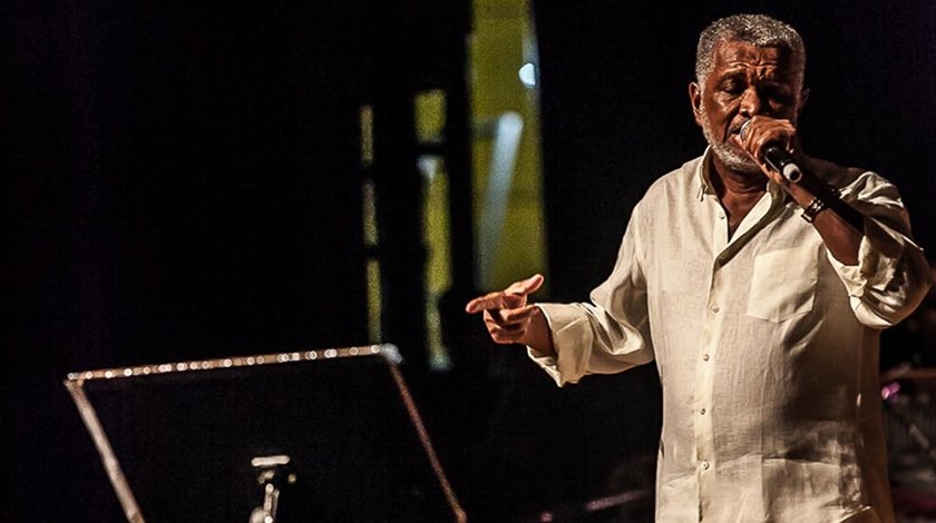 Nelson Rufino canta sucessos de 50 anos de samba no Outro Calaf