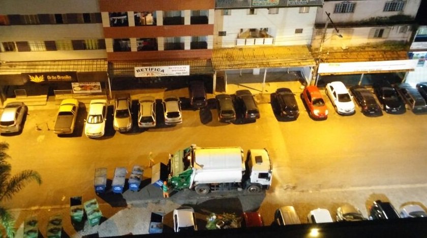 coleta de lixo na madrugada
