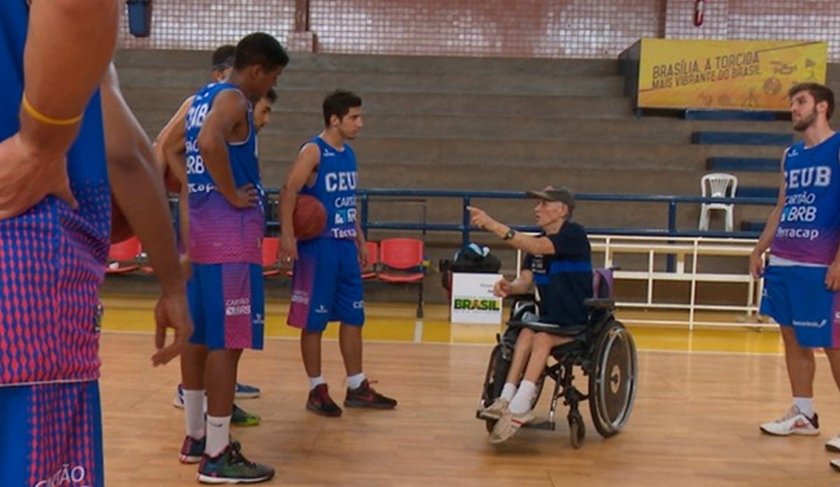 Oscar Schmidt, ex jogador brasileiro de basquetebol de todos os tempos.