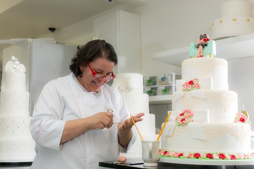 Maria Artes e Bolos: Bolo Aniversário Adulto com rosas