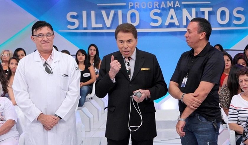 Saiba por que Sílvio Santos abandonou o antigo microfone 
