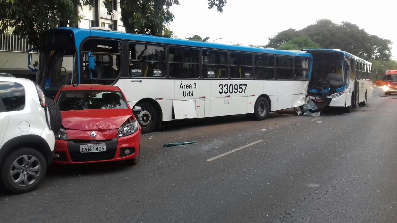 Acidente Entre Dois ônibus E Três Carros Deixa Feridos Na Asa Sul Metrópoles 