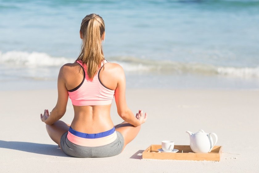 Conheça os exercícios de yoga para fazer em dupla - João Bidu