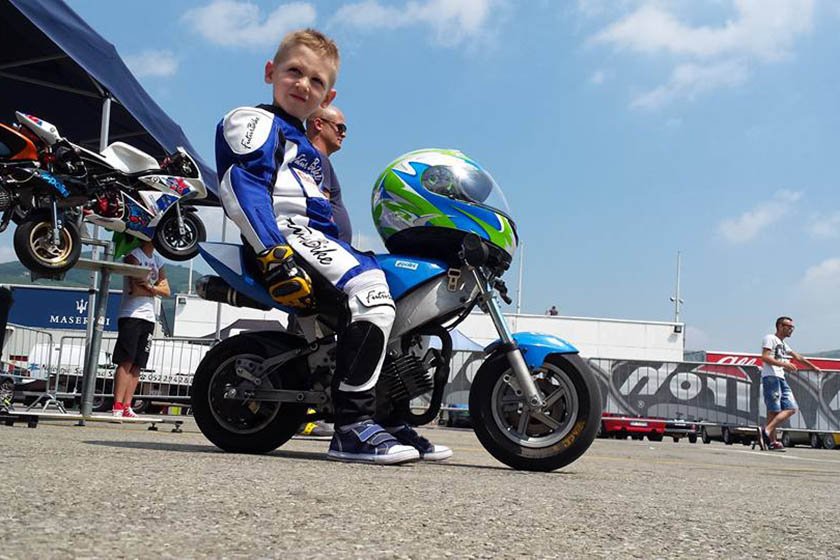 Guilherme de Mini Moto a Gasolina 