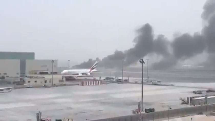 fogo avião emirates airlines