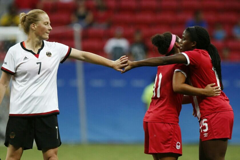 Futebol feminino é sucesso de público e atrai torcedor para estádio