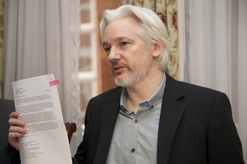 Julian Assange tem derrame em prisão de segurança máxima na Inglaterra