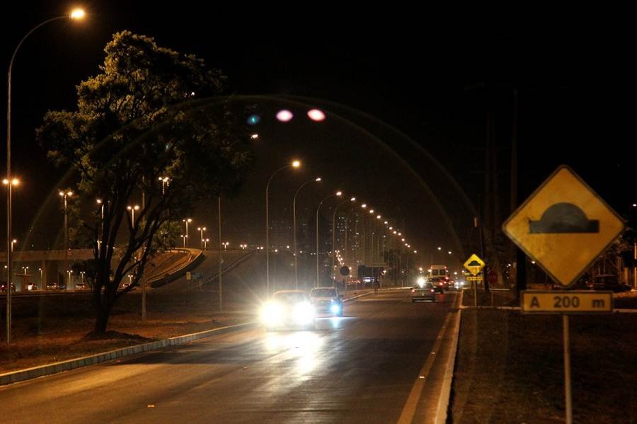 Iluminação na DF480, no Gama