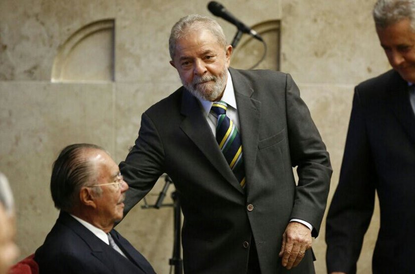 Foto colorida do presidente Lula e ex-presidente José Sarney no STF - Metrópoles