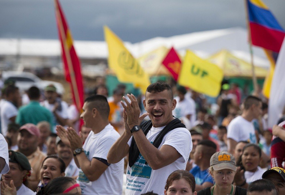 Farc ratificam acordo de paz na Colômbia por unanimidade