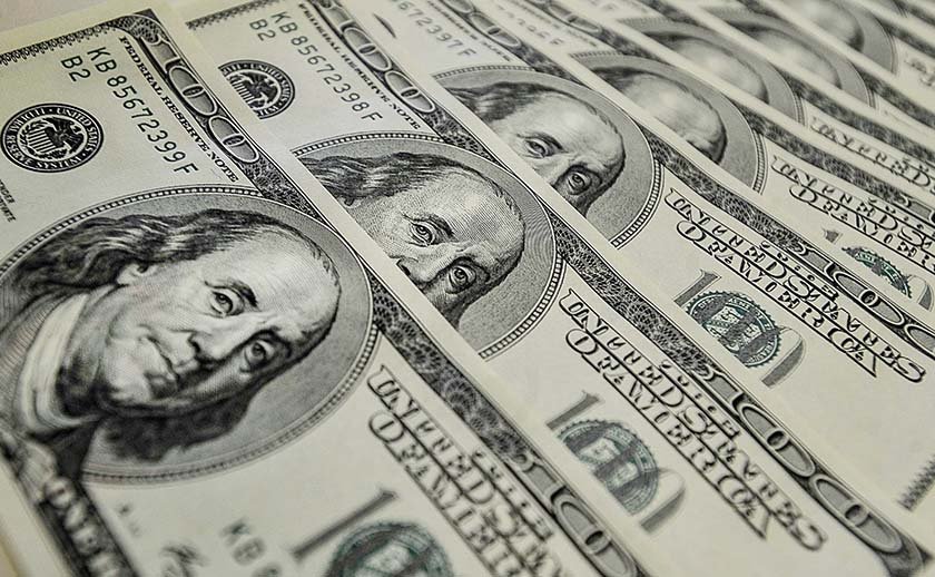 Após queda na Selic, dólar volta a R$ 3,05 depois de quase dois anos