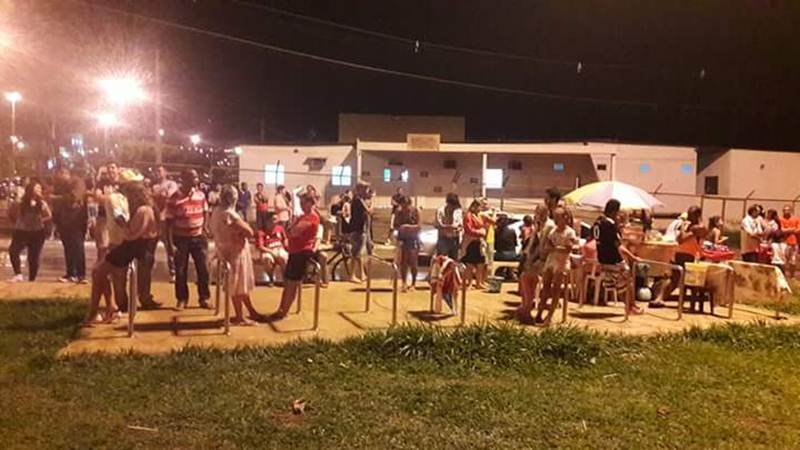 Moradores de São Sebastião protestam após encontrarem UPA fechada