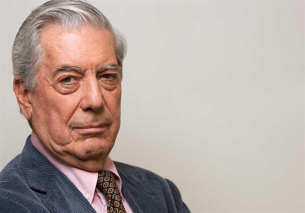 Mario Vargas Llosa, Nobel de Literatura, é internado com Covid