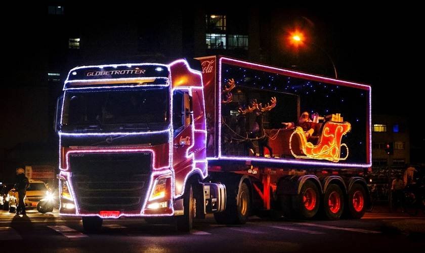 Caravana Iluminada da Coca Cola come a a circular pelo DF nesta