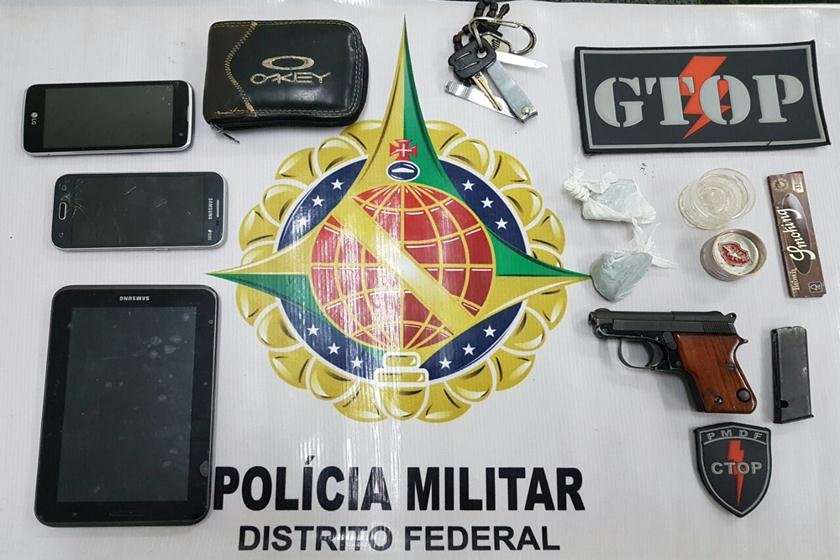 Grupo Com Drogas Arma E Um Bebê De Seis Meses Tenta Fugir Da Polícia