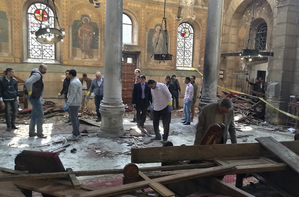 Ataque em principal catedral copta do Egito mata 25 pessoas