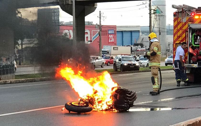 incêndio em moto na epia sul