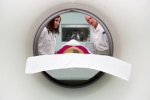 Plug anal e outros: saiba o que pode e não pode usar na ressonância magnética Após acidentes por despreparo de pacientes que foram fazer o exame de imagem, especialistas orientam como se preoarar para o exame
