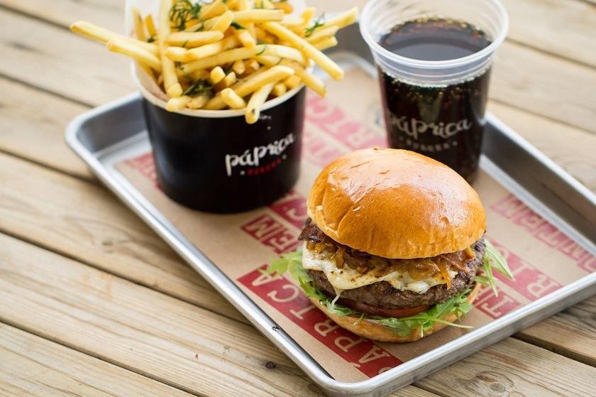 PAPAS Burger - E aí, vai uma belezura desta? 🥰.. Estaremos aqui até às 23  horas.. Lembrando que nossos Burgers são frescos e com produção diária  #burgerlovers #batatachipscaseira #vinhedo #valinhos #hamburgerartesanal