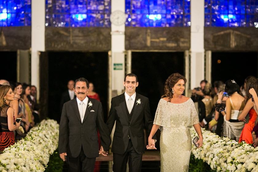 Isadora Trevizoli e Leonardo Daher casam-se em noite cheia de