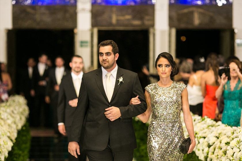 Isadora Trevizoli e Leonardo Daher casam-se em noite cheia de emoção