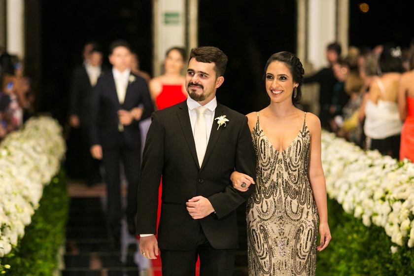 Isadora Trevizoli e Leonardo Daher casam-se em noite cheia de emoção
