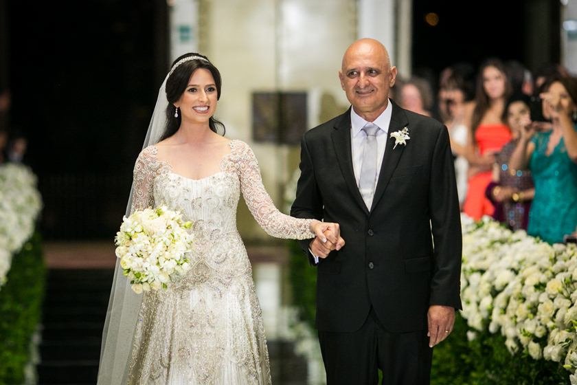 Isadora Trevizoli e Leonardo Daher casam-se em noite cheia de