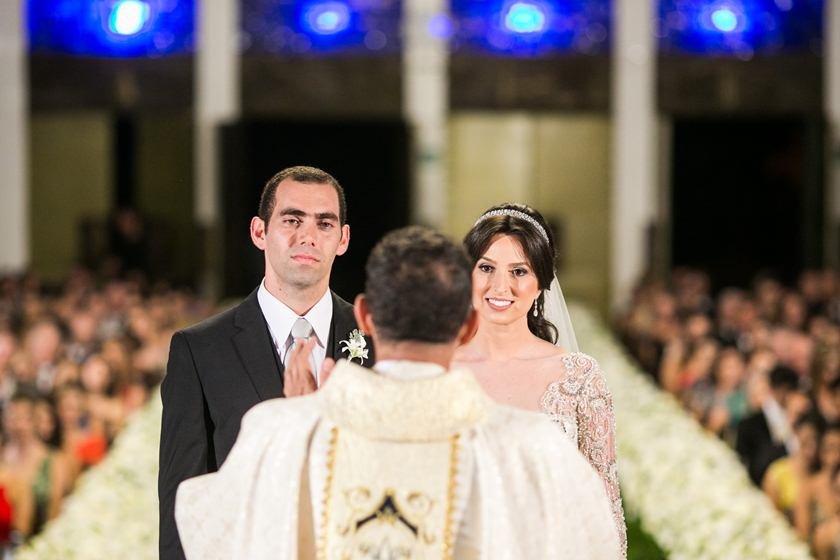 Isadora Trevizoli e Leonardo Daher casam-se em noite cheia de