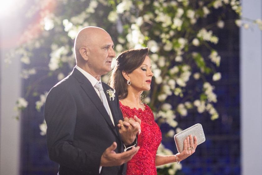 Isadora Trevizoli e Leonardo Daher casam-se em noite cheia de emoção