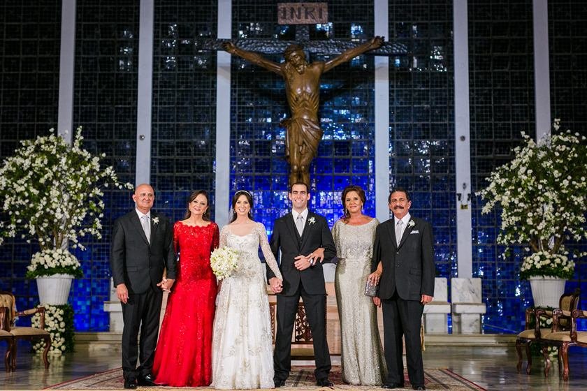 Isadora Trevizoli e Leonardo Daher casam-se em noite cheia de emoção