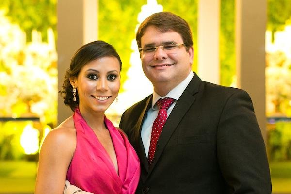 Isadora Trevizoli e Leonardo Daher casam-se em noite cheia de emoção