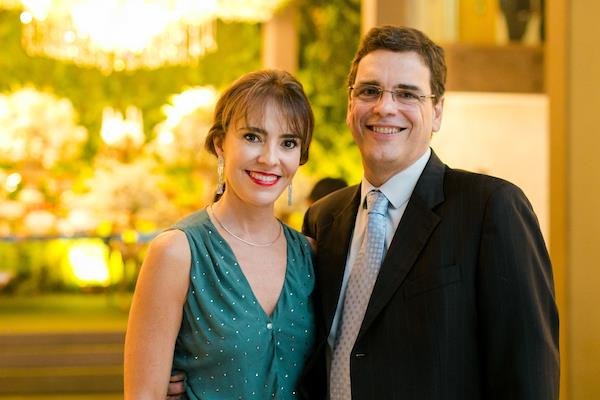 Isadora Trevizoli e Leonardo Daher casam-se em noite cheia de