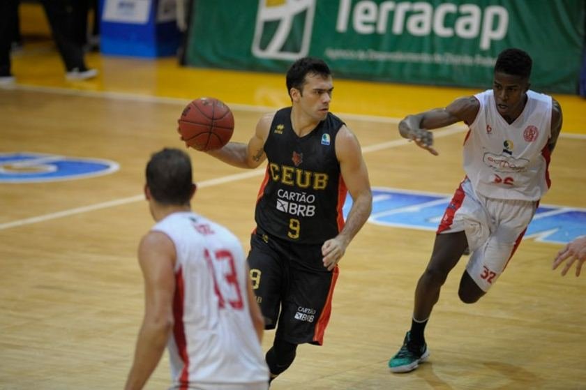 Faleceu aos 26 anos o jogador de basquete brasileiro Fab Melo : r/brasil