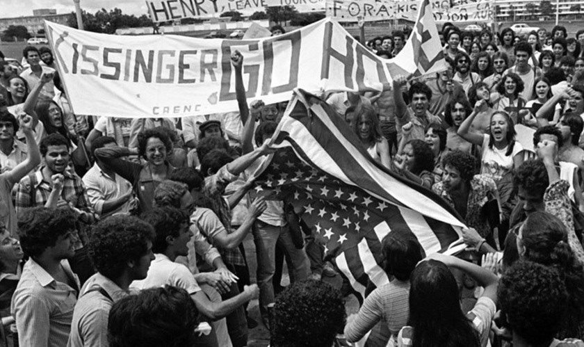 protesto contra harry kissinger na unb em 1981
