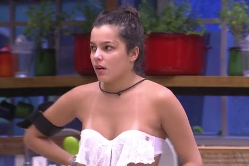 Emilly Prepara Presente Inusitado Para Dar A Marcos No BBB