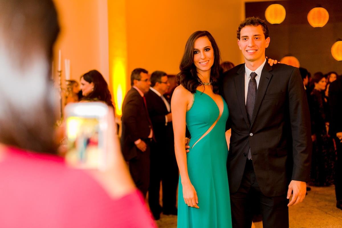 Isadora Trevizoli e Leonardo Daher casam-se em noite cheia de emoção