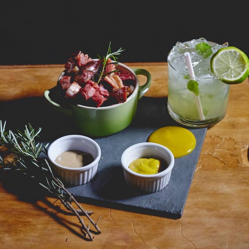 IVV Swine – Caipirinha com joelho desossado