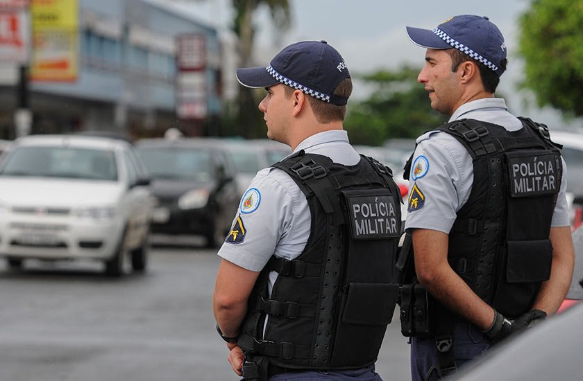 policiais
