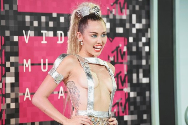 Miley Cyrus Ass Porn - Miley Cyrus diz ter perdido virgindade com Liam Hemsworth: â€œAcabei casandoâ€  | MetrÃ³poles