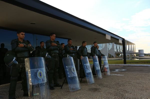 aécio stf palácio planalto temer
