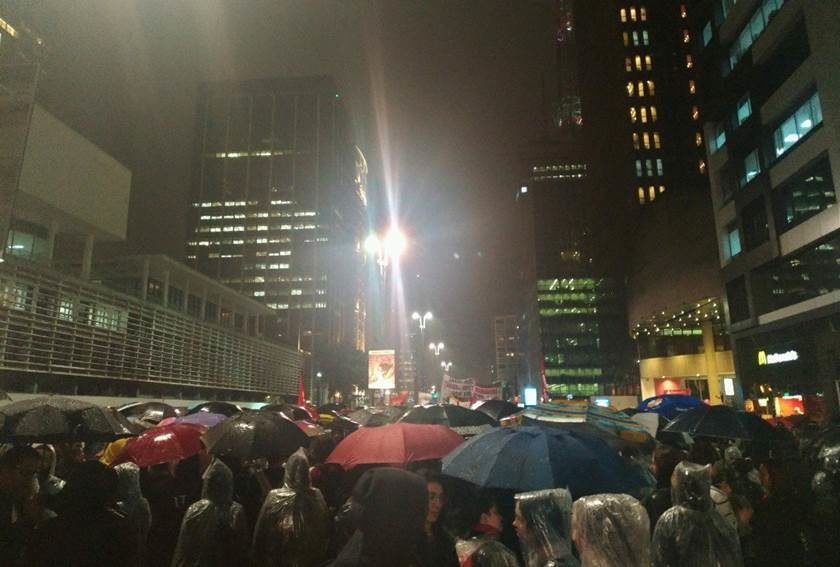 Manifestação na Av. Paulista pede renúncia de Temer e 