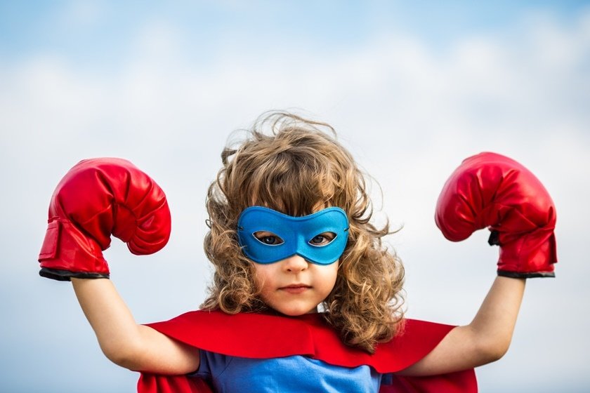 Criança menina superheroina feminsmo